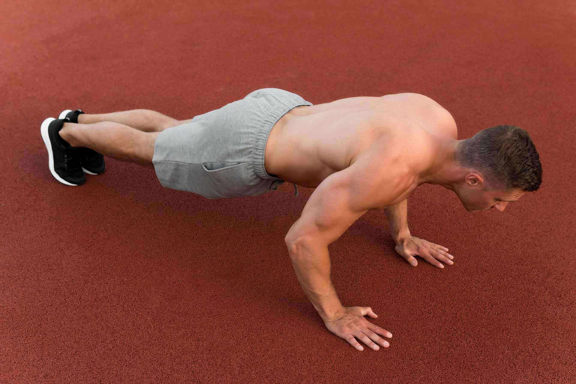 Homem fazendo flexão de braço