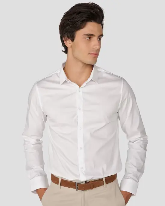 Camisa branca slim.