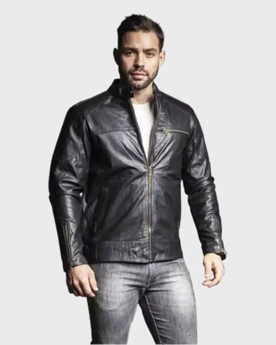 Jaqueta de couro preta. Um item para dar um toque mais rebelde ao seu look masculino para festa à noite.